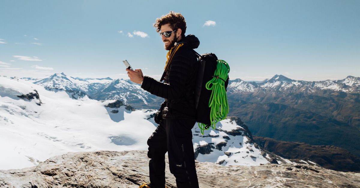 Starlink's Revolutionary Satellite Texting Service Takes Flight in New Zealand One NZ Starlink texting service 1